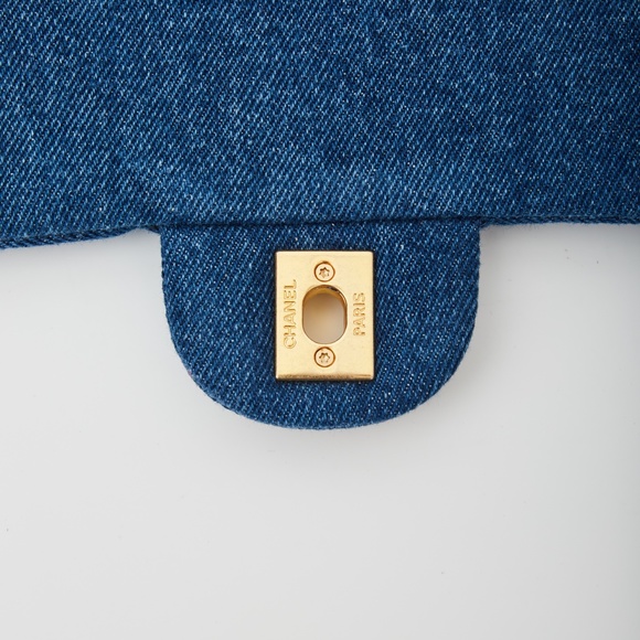 CHANEL PRINTED CC BLUE DENIM LARGE GRAFFITI FLAP BAG (2022) - Picture 8 of 10